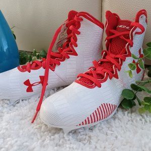 Boys Youth Under Armour Football Cleats 5.5 NEW!